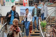 Die geschwungene Treppe war der perfekte Catwalk.