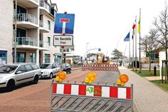 Voraussichtlich noch bis kommenden Sonntag bleibt die Strandstraße in Niendorf gesperrt. Entsprechende Umleitungen sind ausgeschildert.