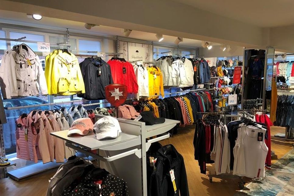 Eine Vielzahl von saisonalen Bedarfsartikel sind ebenfalls wechselnd erhältlich.