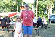 Kinderkönigin Lea Su Newill (6) mit Jugendkönig Benedikt Schrum (14).