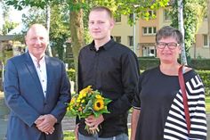 Anja und Hans-Peter Klausberger mit Bäcker-Junggesellen Marek Schulz (Mi.).