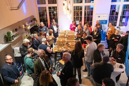 Der Abend wird zum Treffpunkt für Unternehmerinnen und Unternehmer, Vertreterinnen und Vertreter aus Politik, Verwaltung sowie weiterer Multiplikatoren.