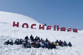 Vom 3. bis 11. April 2026 geht es mit der Kinder- und Jugendberatung der Gemeinde Scharbeutz wieder zur Jugendskireise nach Österreich.