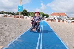 Inklusion am Strand: Neuer barrierefreier Strandabschnitt in Travemünde eröffnet