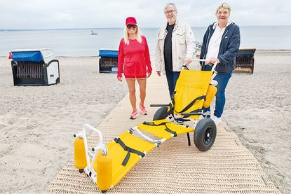 Inklusion am Strand: Neuer barrierefreier Strandabschnitt in Travemünde eröffnet
