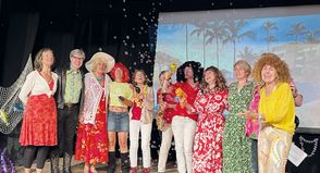 Am Samstag, dem 15. November feiert das neue Stück der „bühne 15“ der Volkshochschule (VHS) Bad Schwartau Premiere. Karten sind  bereits jetzt im Vorverkauf erhältlich.