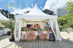 Direkt an der Maritim-Seebrücke: Der Strandklub lädt zum Sommergenuss nach Timmendorfer Strand ein