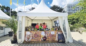 Direkt an der Maritim-Seebrücke: Der Strandklub lädt zum Sommergenuss nach Timmendorfer Strand ein