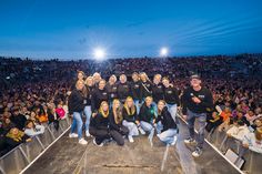 Über 70 besondere Momente aus einem Jahrzehnt Konzertgeschichte: Ausstellung „10 Jahre Stars am Strand“