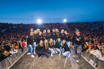 Über 70 besondere Momente aus einem Jahrzehnt Konzertgeschichte: Ausstellung „10 Jahre Stars am Strand“
