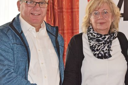 Carsten Prehn und Meike Siebert sind als Vorsitzender und Stellvertreterin das neue Führungs-Duo der AWO Malente. Ende September konnten sie auf der Jahreshauptversammlung die Mitglieder des Ortsverbandes überzeugen. Carsten Prehn tritt die Nachfolge von Hans-Jürgen Weber an, der sich in den ehrenamtlichen Ruhestand verabschiedete und dessen Verdienste zum Adieu von vielen Wegbegleitern und Mitstreiterinnen gewürdigt wurden.