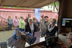 Am ersten Tag um 10 Uhr startete der Verkauf auf dem Marktplatz.