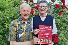 Klaus Langfeldt (links) und Massimo Menghini freuen sich am Sonntag über viele Besucher und Gratulanten, die zum 40. Geburtstag den Weg in den Vogelpark Niendorf finden.