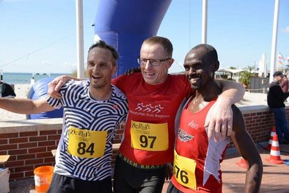 Die ersten im Ziel: Paul Muluve (re.) gewann den 10 Kilometer-Lauf.