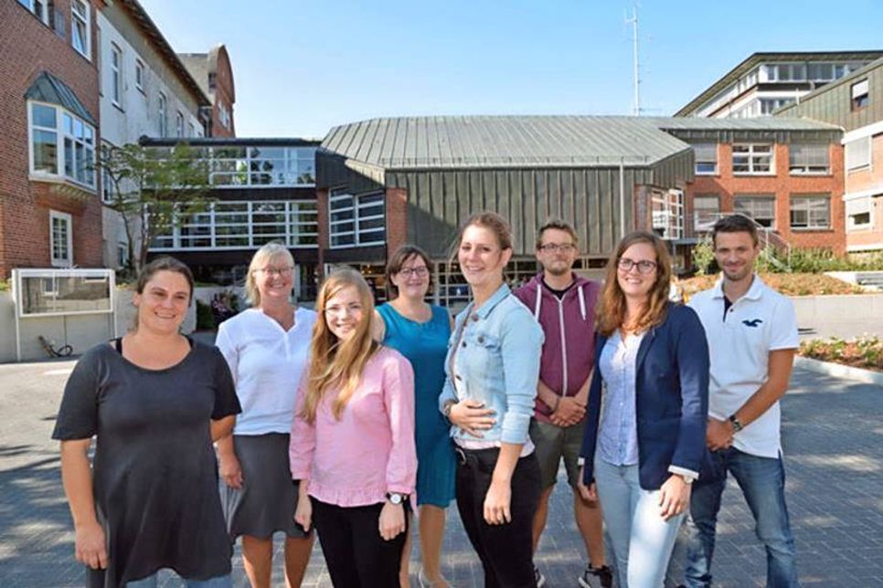 Die Anwärter für das Lehramt an Grundschulen (von links) Anna Eobaldt, Claudia Dodenhoff, Sarah Dybek, Ulrike Becker, Silja Viktoria Wietzke, Mattias Hoffmann, Rabea Bohrmann, und Alexander Jöhnck.