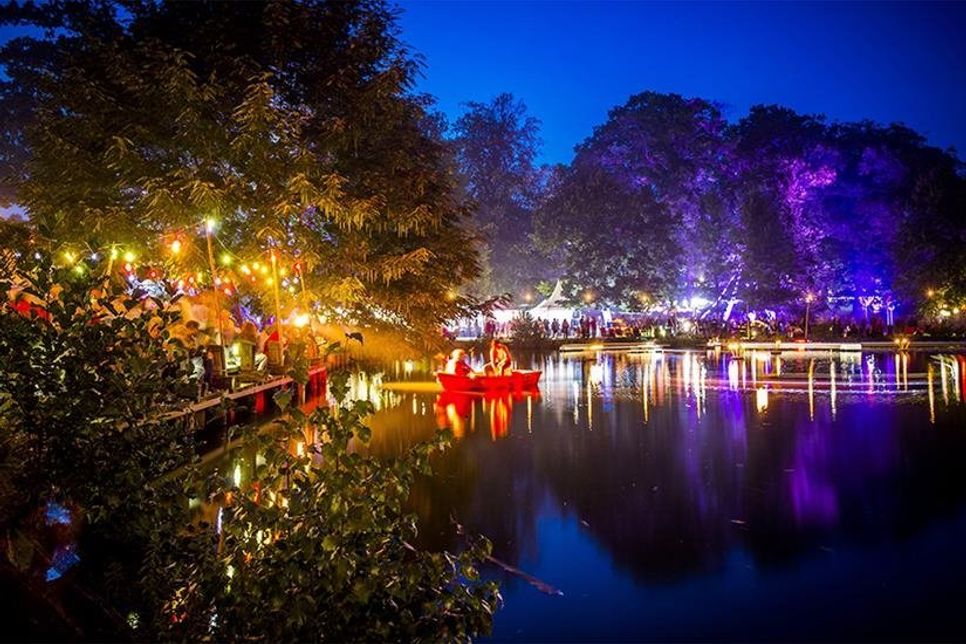 Der Godewindpark lädt die Besucher mit stimmungsvoller Illumination, Artistik, Live-Musik und Kleinkunst zum Fest der 1.000 Lichter ein. (Foto: LTM?/ Olaf Malzahn)