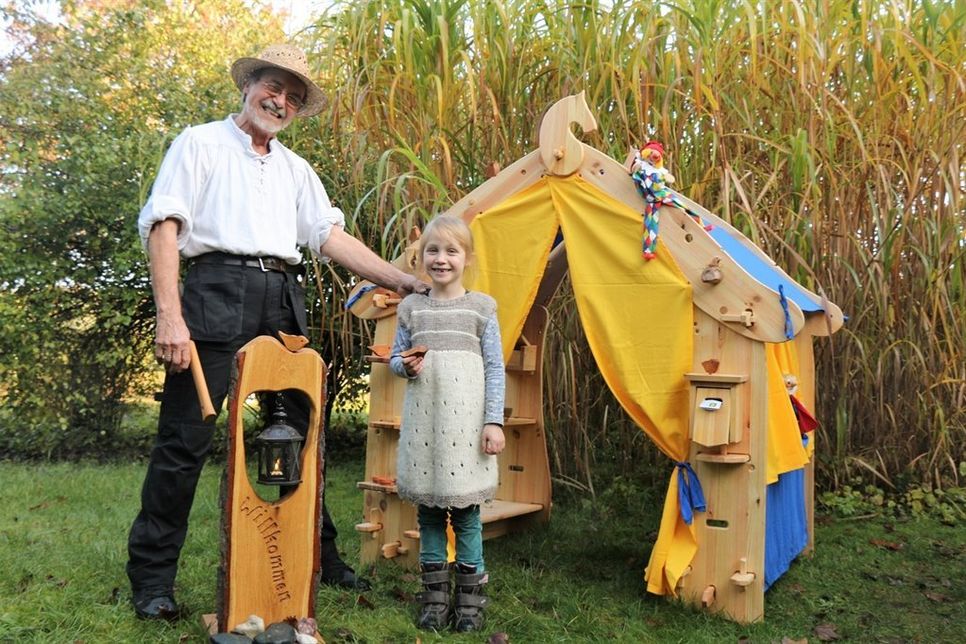 Der Erlös dieses von Georg Breidbach gespendeten Spielhauses geht an eine Schule für kastenlose Kinder in Indien.