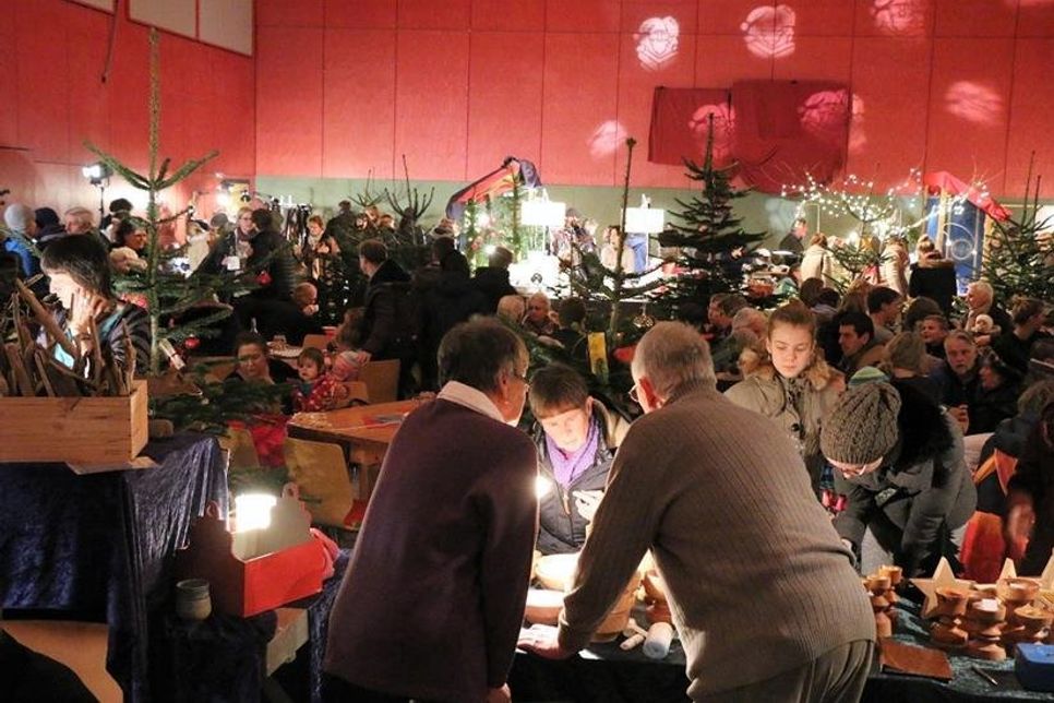 In den warmen Hallen präsentieren die Aussteller ihr buntes und vielfältiges Angebot.