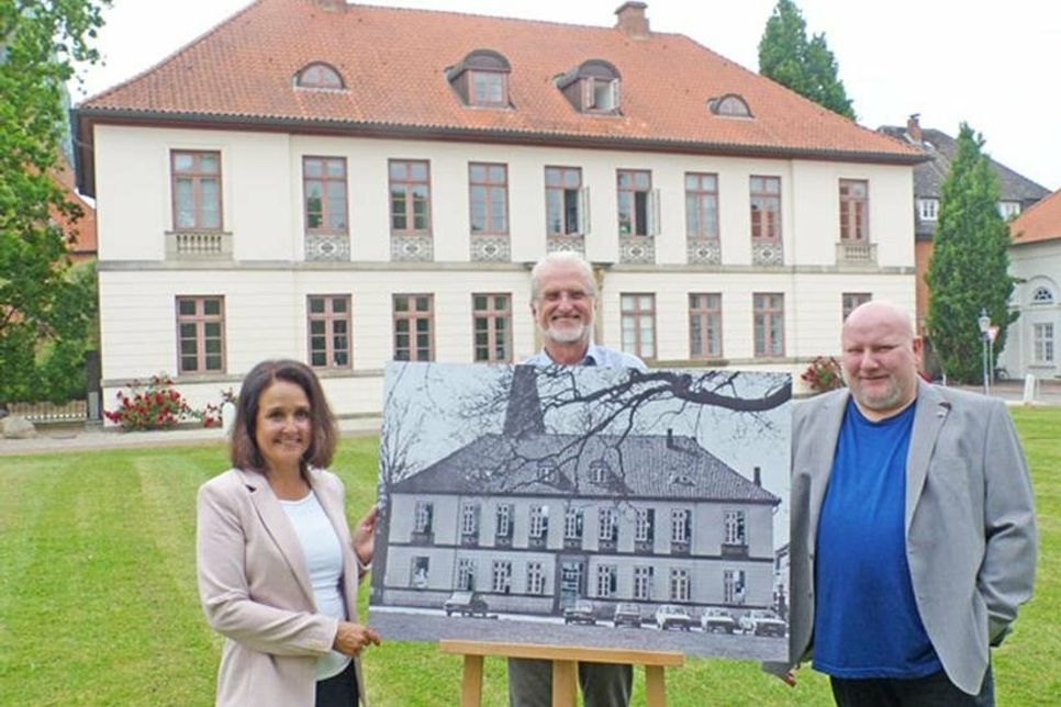 Das Haus im Haus begrüßt die Besucher der Ausstellung in der Landesbibliothek und lädt ein, seine Geschichte zu erleben.