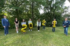 Behördenleiter Dirk Thomsen, die Steueranwärter*innnen Liv Marie Koch, Lotte Piegenschke, Nina Wietstock, May-Britt Borchert, Luca Genz, Christine Hörmann sowie der Sachgebietsleiter für die Ausbildung Timo Gaarz (v. lks.).
