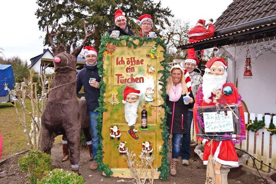„Ich öffne ein Türchen“ ist eine fröhliche Nachbarschaftsaktion, bei der die Klingberger sich an den Adventswochenenden zu einem Becher Glühwein im Freien einladen. (Foto: hfr)