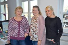 Martina Block (li.) und Jessica Gotthilf von der Veranstaltungsabteilung der TSNT GmbH nehmen ihre neue Kollegin Janina Schütze in ihre Mitte. (Foto: Kleinschmidt)