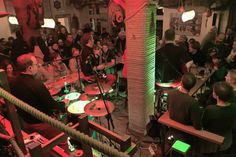In Klüvers Brauhaus drängten sich die begeisterten Zuhörer von „Die etwas Anderen“.