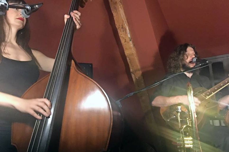 Für Tanzstimmung sorgte im Miera Mare Meeresküche das Lutopia Orchestra mit seinem außergewöhnlichen Sound.