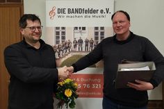 Holger Horrmann (lks.) und sein Nachfolger als Kassenwart und Schlagzeuger Kay Horn.