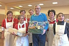 Jubiläumsspender Johann Selmer und und Adelheid Sommer, Moira Heyne, Dörte Hoffmann, Helga Peters, Kerstin Thiessen und Anna Kalke vom DRK-Ortsverein Preetz