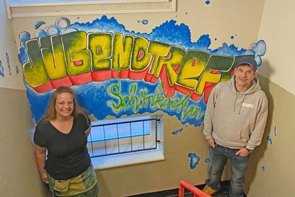 Rabea Kluge und Andre Mederski sind im Jugendzentrum mit vielen Angeboten für die Jugendlichen da.