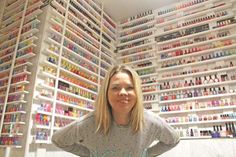 Weltrekord! Carolin Gorra zeigt eine Auswahl ihrer Sammlung aus über 11.000 Nagellacken im Dorf- und Schulmuseum Schönwalde. Zur Eröffnung der Sonderausstellung zum 42. Internationalen Museumstag ist die Hamburgerin am 19. Mai ab 14 Uhr selbst vor Ort.