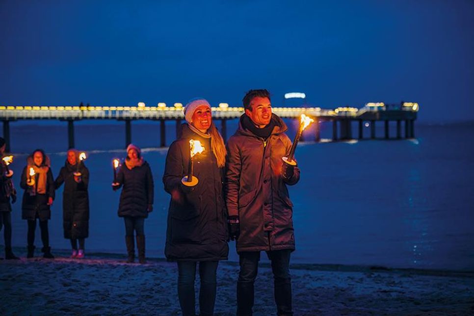 Am kommenden Freitag starten wieder die beliebten Fackelwanderungen in Niendorf/Ostsee und eine Woche später in Timmendorfer Strand.
