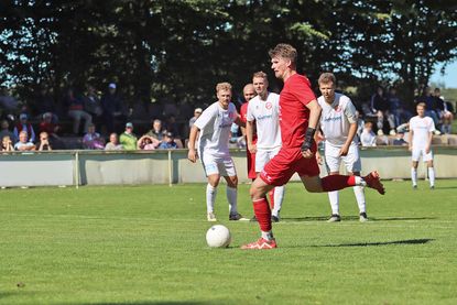 08-Goalgetter Leon Dippert verwandelte einen Foulelfmeter souverän zum zwischenzeitlichen 2:2.