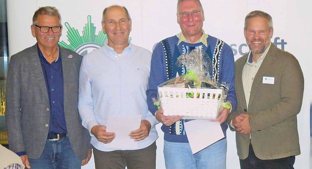 Gemeinsam mit  Torsten Jäger (l.) ehrte Martin Rollmann (r.)  Peter Holz und Marcus Heitefuß für 50- beziehungsweise 40-jährige GdP-Mitgliedschaft.