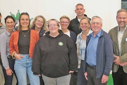 Martin Rollmann (r.) kann als Vorsitzender auf ein bewährtes Vorstandsteam setzten (v.l.): Nico Steen,  Jeanette Stobbe, Katharina Masannek, Manuela Wicknig, Anna-Lena Seick, Wiebke Dürwald, Sven Simonsen, Karen Bergmann und Gerd Schwiemann.