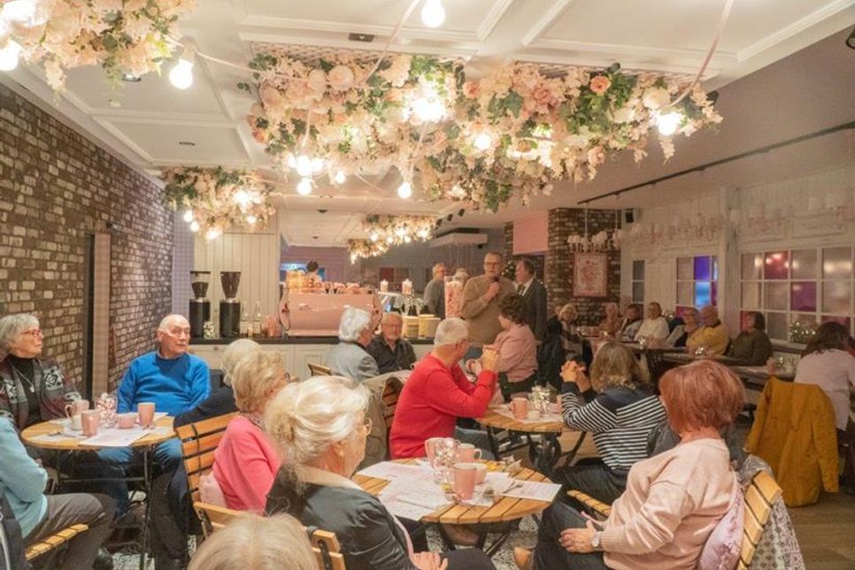 Die Veranstaltung bot nicht nur Unterhaltung und Freude, sondern auch die Möglichkeit, neue Kontakte zu knüpfen und die Gemeinschaft zu stärken.