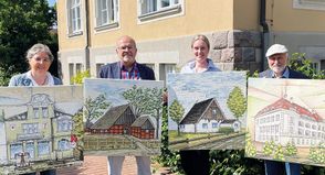 Von links: Karin Klindwort (li.), Dietrich Klindwort (beide Vorstandsmitglieder des Fördervereins des Museums), Judith Ohrtmann (Museums- und Kulturmanagerin der Stadt Bad Schwartau) und Wolfgang Scharf (re., Vorstandsmitglied des Fördervereins des Museums).