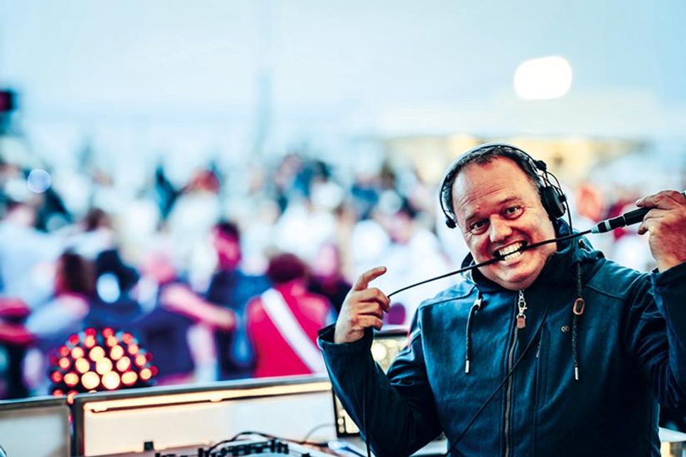 DJ Stephan Nanz tritt zum Abschluss der Fröhlichen Aalwoche am Sonntagabend im Festzelt auf.