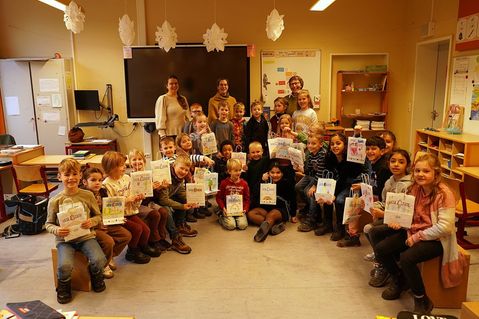 Die Kinder der 1 f in Neustadt freuten sich über ihre Lesetüten.