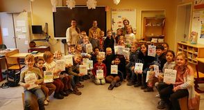 Die Kinder der 1 f in Neustadt freuten sich über ihre Lesetüten.