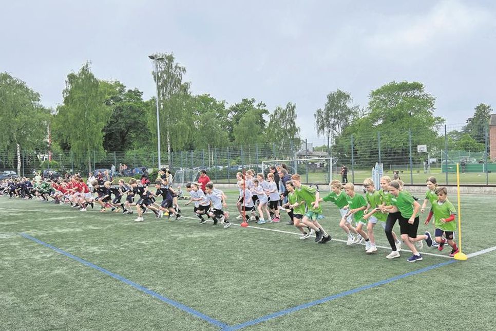 Start des letzten Wettkampfes: der 7-Minuten-Ausdauerlauf.
