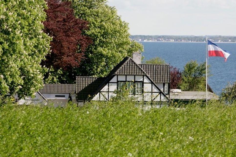 „Mit Verzicht auf die jetzige Planung würde allen dieses einmalige Grundstück und Sierksdorfer Wahrzeichen mit einmaligem Blick auf die Lübecker Bucht erhalten bleiben“, heißt es im Leserbrief.