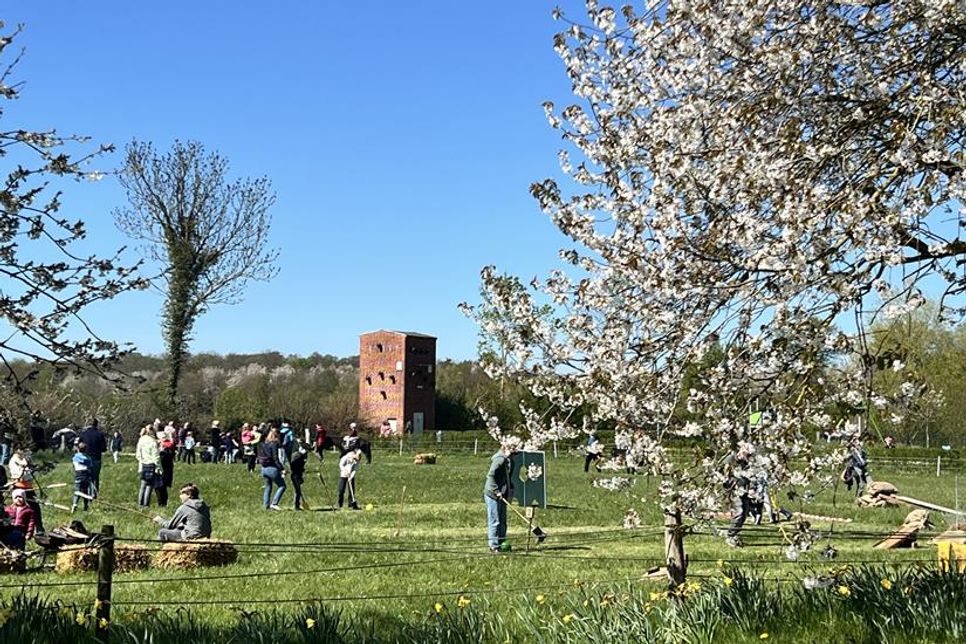 Ein besonderes Highligt: Bauerngolf. Dabei wird mit Gummistiefel-Schlägern und einem Ball in Handballgröße ein Parcours absolviert, der vor allem Spaß verspricht.