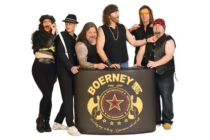 Die Top-Partyband „Boerney & die Tri Tops“ sorgt am Freitagabend für beste Stimmung beim Sommerfest der Feuerwehr Timmendorfer Strand.