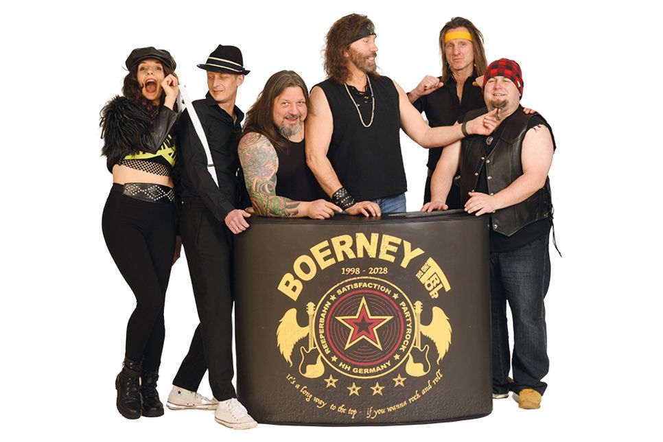 Die Top-Partyband „Boerney & die Tri Tops“ sorgt am Freitagabend für beste Stimmung beim Sommerfest der Feuerwehr Timmendorfer Strand.