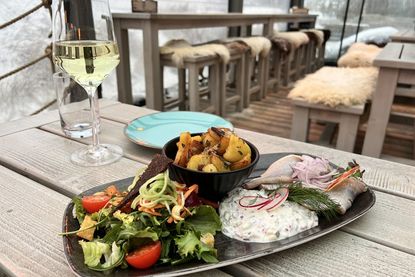 Ein Augen- und Gaumenschmaus: Matjes nach Hausfrauenart mit Bratkartoffeln.