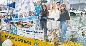 Deutsche Meeresstiftung war zu Gast in Niendorf/Ostsee: Junge Forscherinnen aus Stuttgart forschen an unsichtbaren Sauerstoffproduzenten der Ostsee