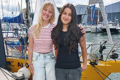Deutsche Meeresstiftung war zu Gast in Niendorf/Ostsee: Junge Forscherinnen aus Stuttgart forschen an unsichtbaren Sauerstoffproduzenten der Ostsee