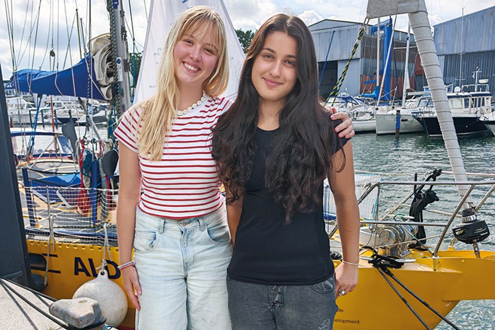 Deutsche Meeresstiftung war zu Gast in Niendorf/Ostsee: Junge Forscherinnen aus Stuttgart forschen an unsichtbaren Sauerstoffproduzenten der Ostsee